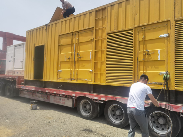 濠江除了负载情况和发动机维护，还有哪些因素会影响 200kw 柴油发电机的油耗？