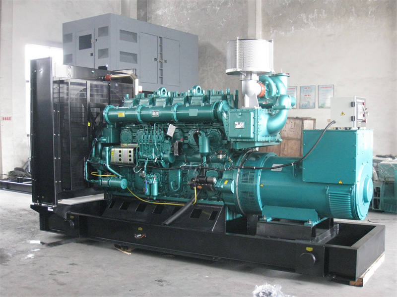 濠江200KW 柴油发电机的油耗是多少？